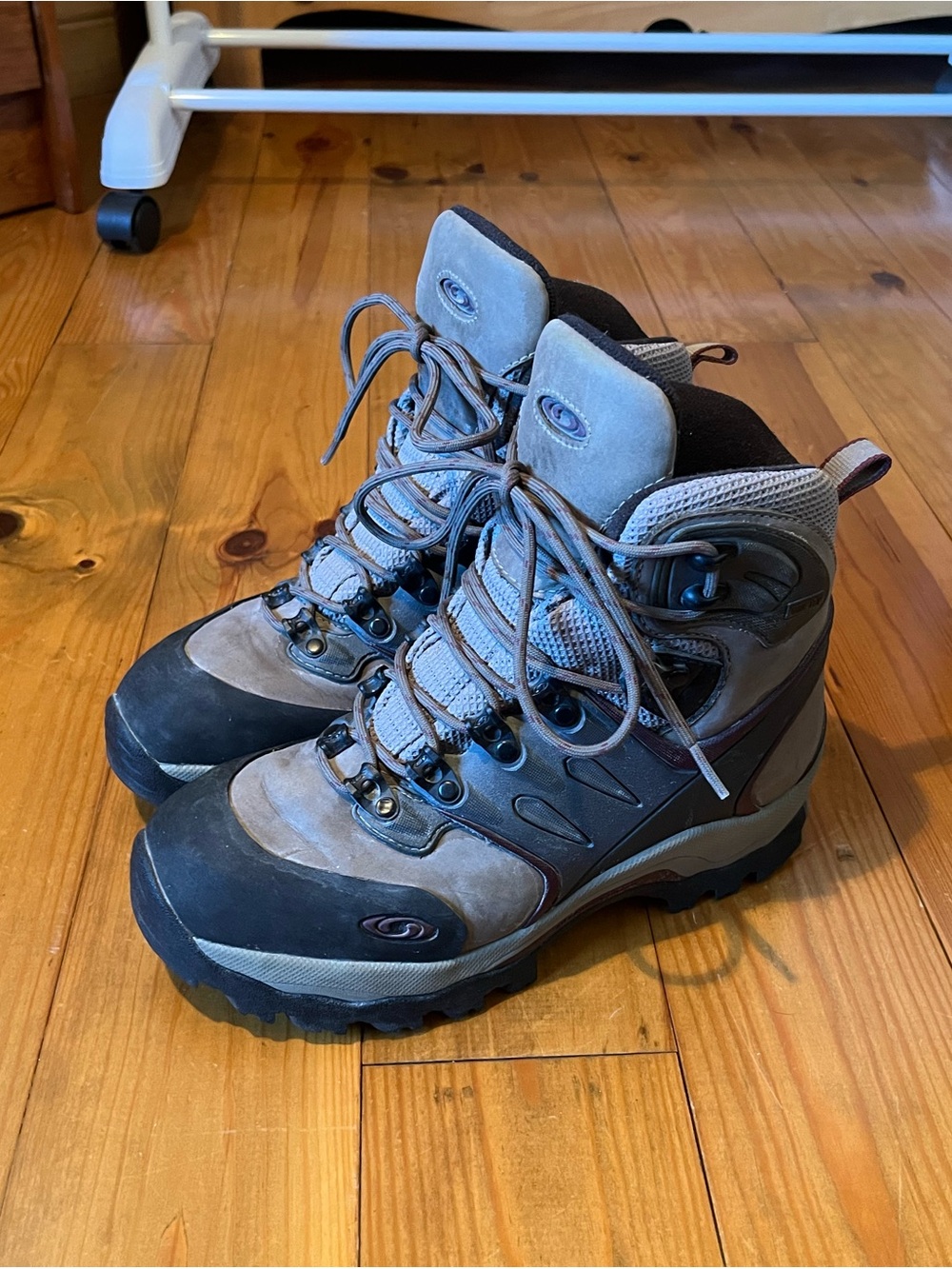 Salomon Gore-Tex Winter Hiking Boots Women’s 7